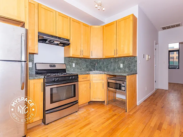 325 Kosciuszko St #1 — Photo 3