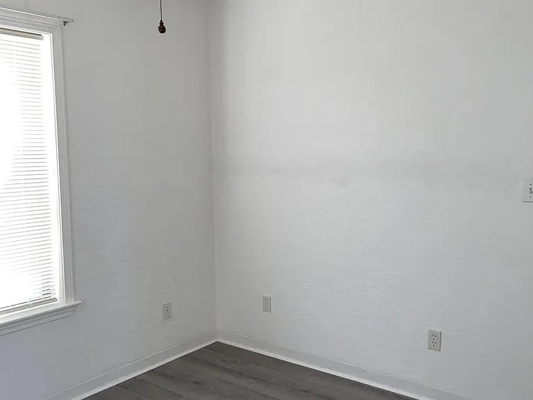 122 Brandon Ave — Photo 2