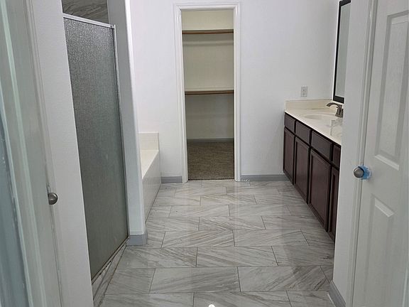 4th image of 217 Lamont Rd