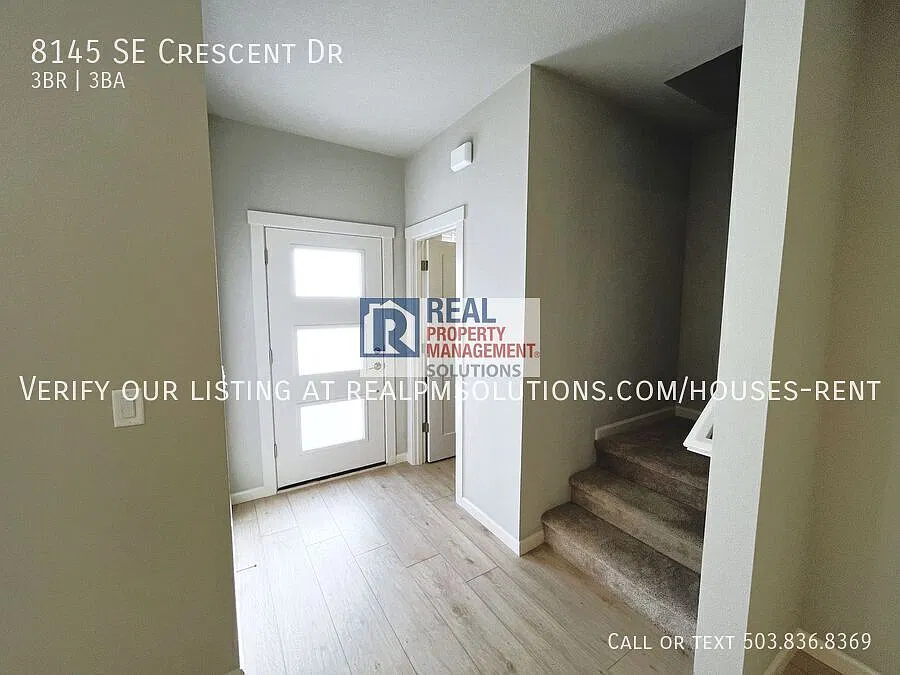 Welcome to this cozy and inviting home in a peaceful neighborhood! — Photo 2