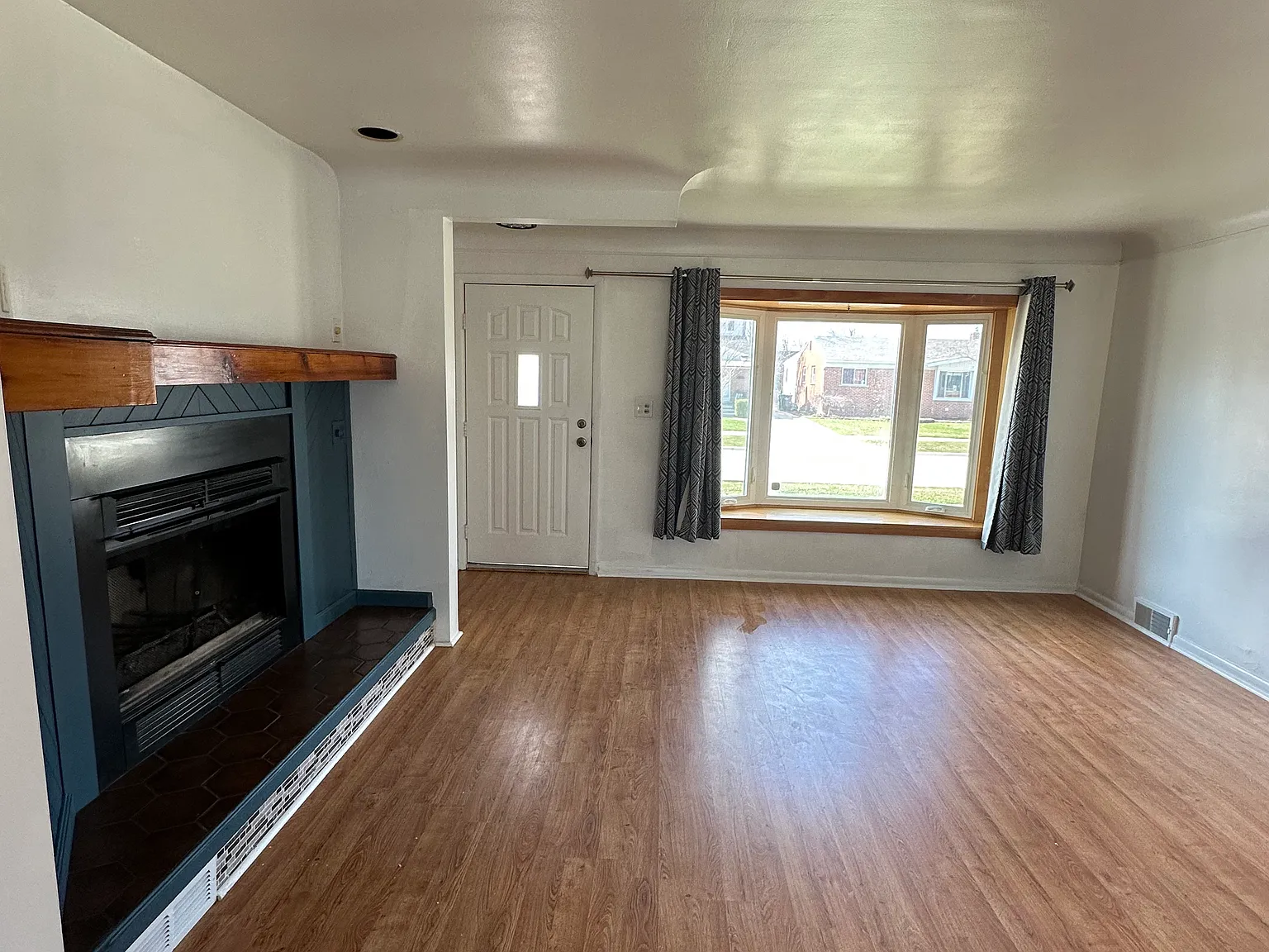 Hughes St, Saint Clair Shores — Photo 3