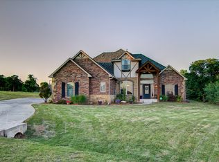 6672 Stone Hill Dr, Edmond, OK 73034