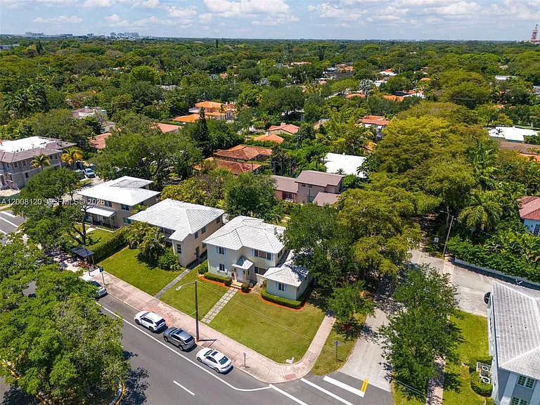 3500 Ponce De Leon Blvd #LOWER — Photo 40