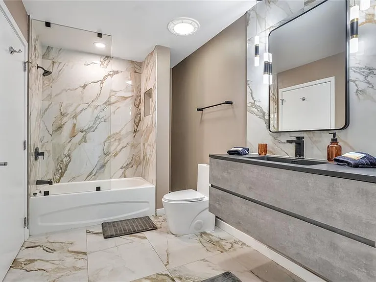 525 E Jackson St #301 — Photo 45