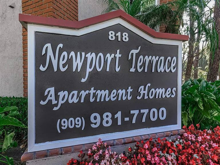 Newport Terrace Apartments — Photo 11