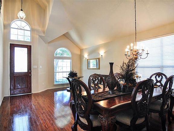 4th image of 9317 Woodhurst Dr