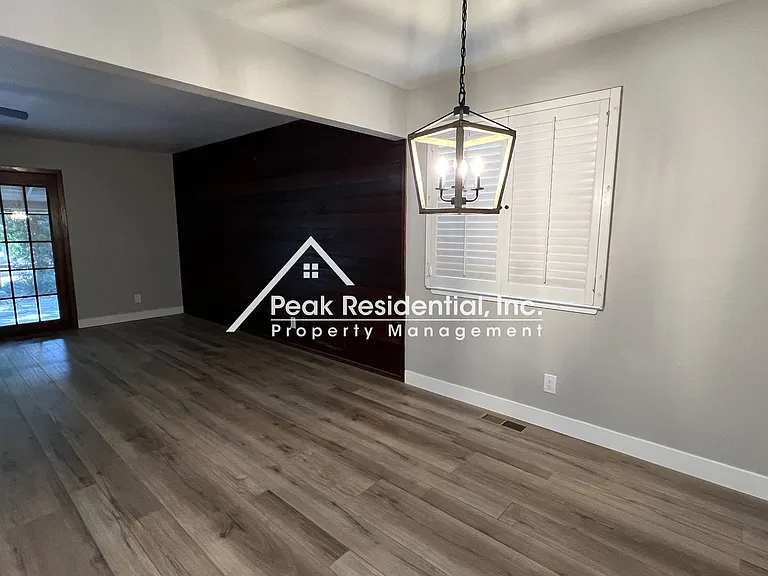 4552 Briarwood Dr — Photo 6