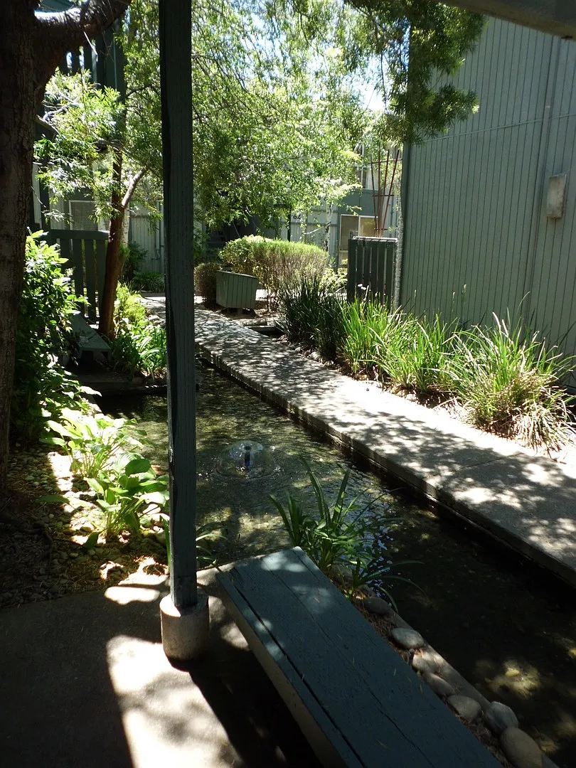 Spacious 1 bedroom/1 bathroom downstairs condominium. — Photo 3
