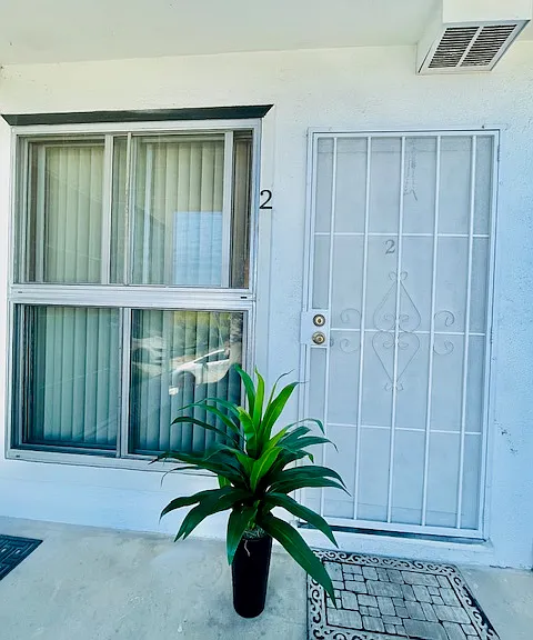 955 Hillcrest St #2 — Photo 1