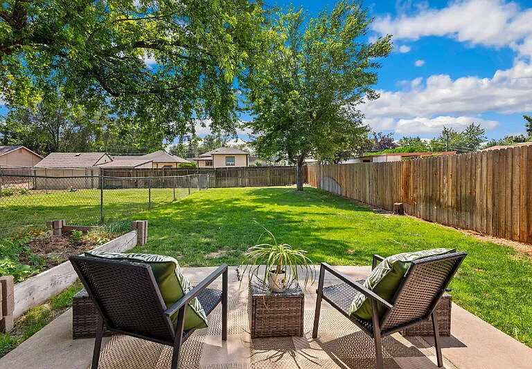 4327 W Grover St — Photo 21