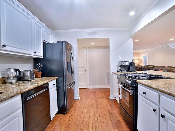 2nd image of 2625 Peckham St