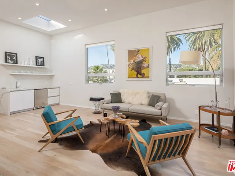 459 N Flores St — Photo 18