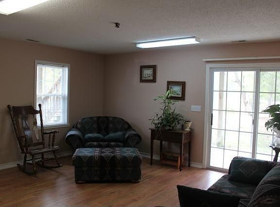 5th image of 208 Meadow Creek Dr