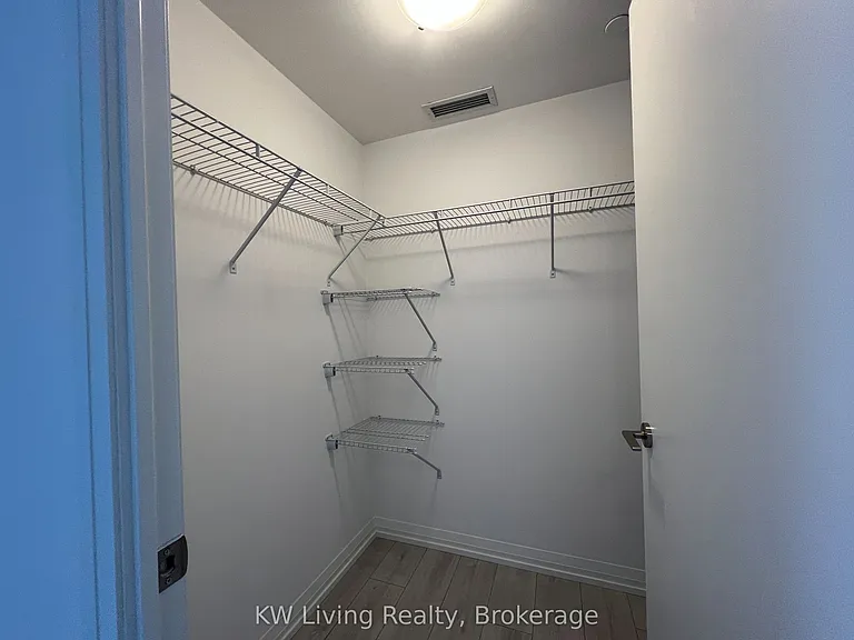 400 King St W #1123 — Photo 11