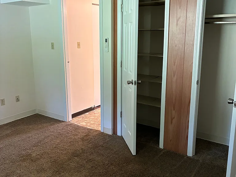 196 Maple Ave — Photo 4