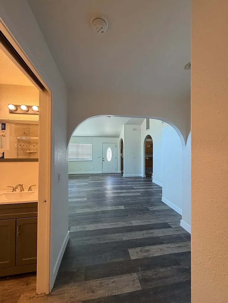 3 bed, 1200 sqft, $2,950 — Photo 4