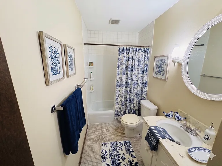 730 Russell Rd — Photo 3