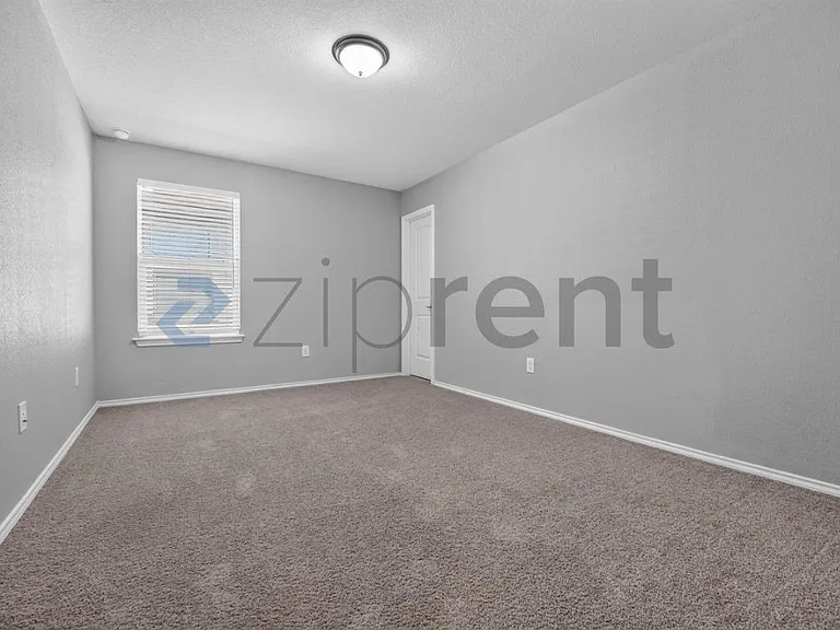 536 Ayinger Ln — Photo 17
