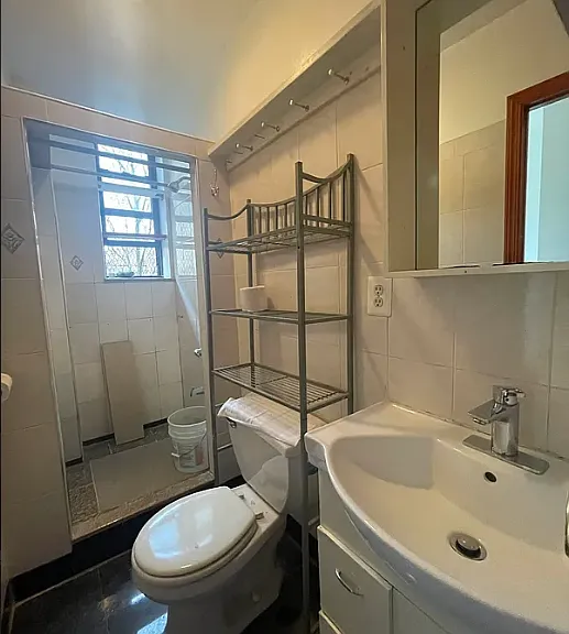 185 Menahan St #3E — Photo 9