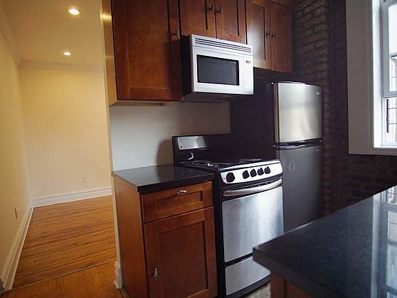 3rd image of 707 Dekalb Ave #1