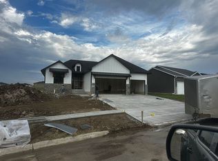 1043 Tuscan Trl, Hickman, NE 68372