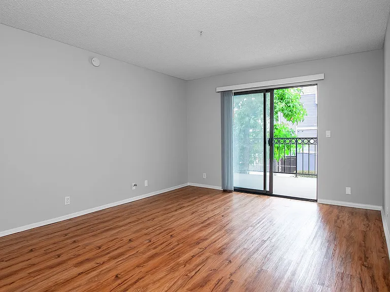 404 E Birch St — Photo 14