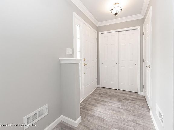 3rd image of 164 Brookfield Dr
