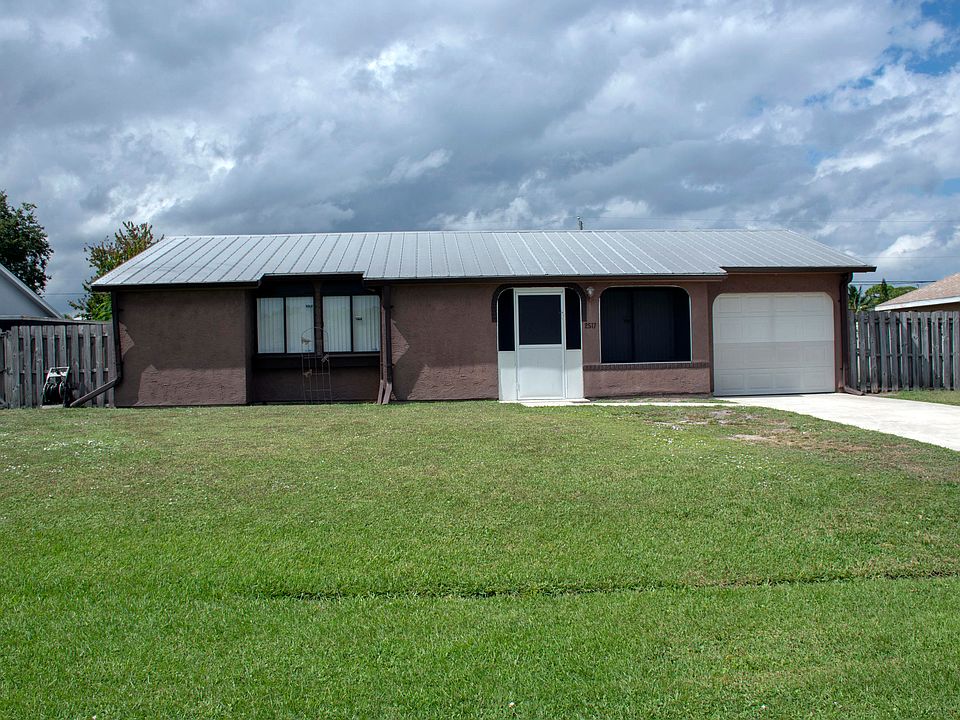 1st image of 2517 SE Grand Dr