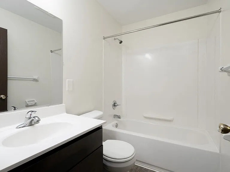Drake Apartments — Photo 23