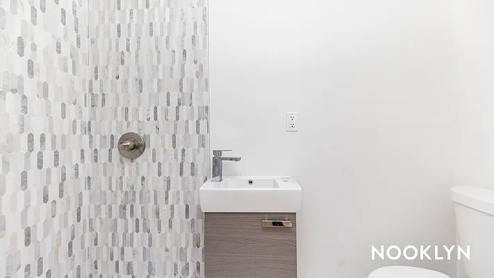 Rented by Nooklyn NYC LLC | media 4