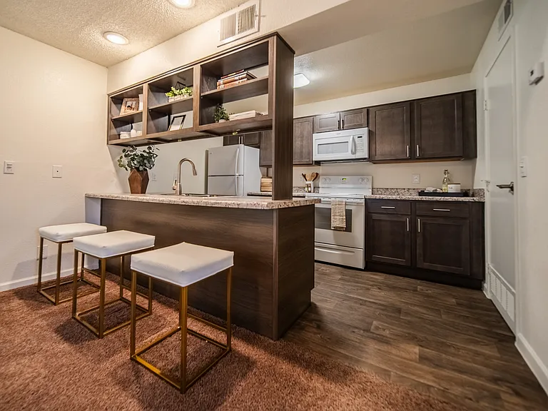 Country Club Vista Apartments — Photo 9