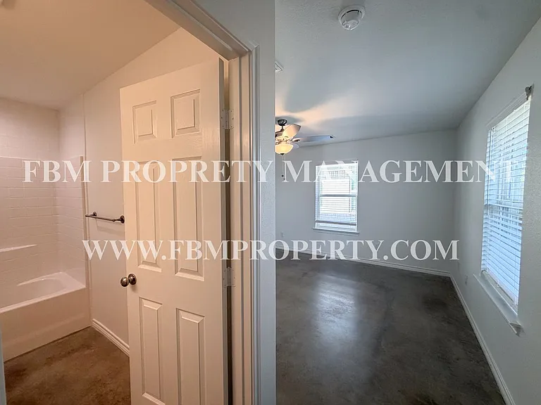 114 E Camden St - Brand New 2 Bedroom, 2 Bathroom Duplex Located in Rice, TX! — Photo 13