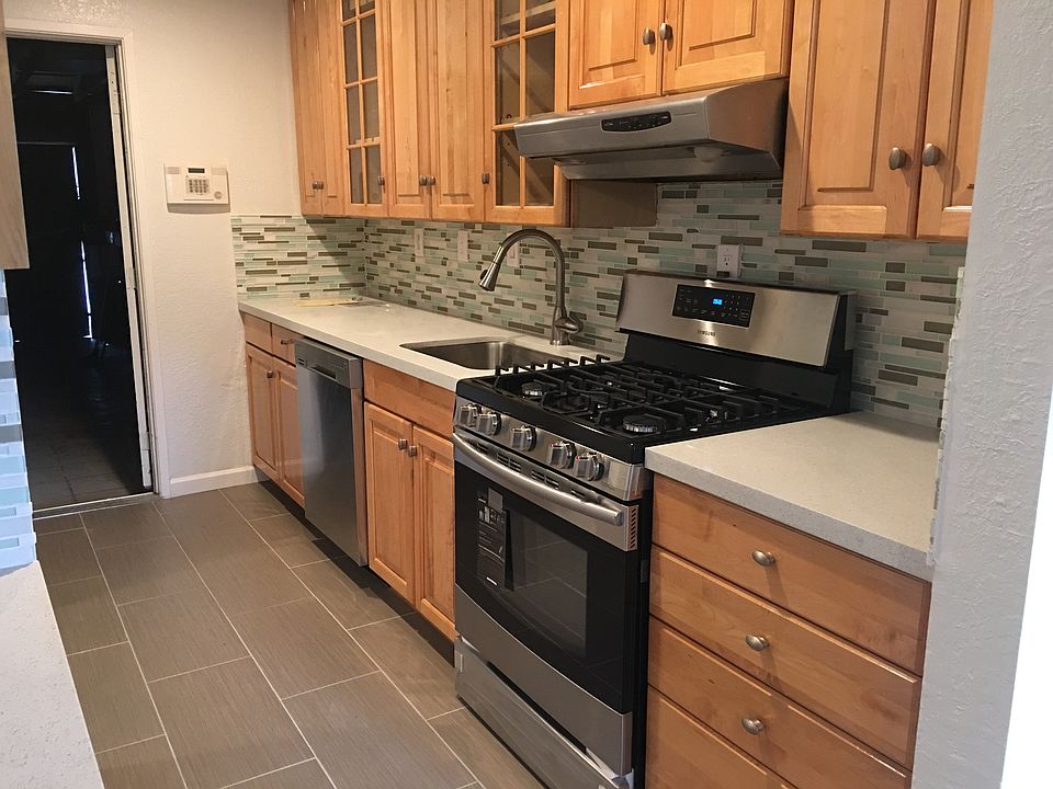 1st image of 143 Westgate Cir