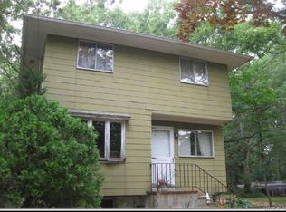 84 Radio Ave, Miller Place, NY 11764