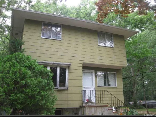 84 Radio Avenue, Miller Place, NY 11764