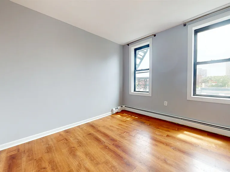 14 65th St #12 — Photo 2