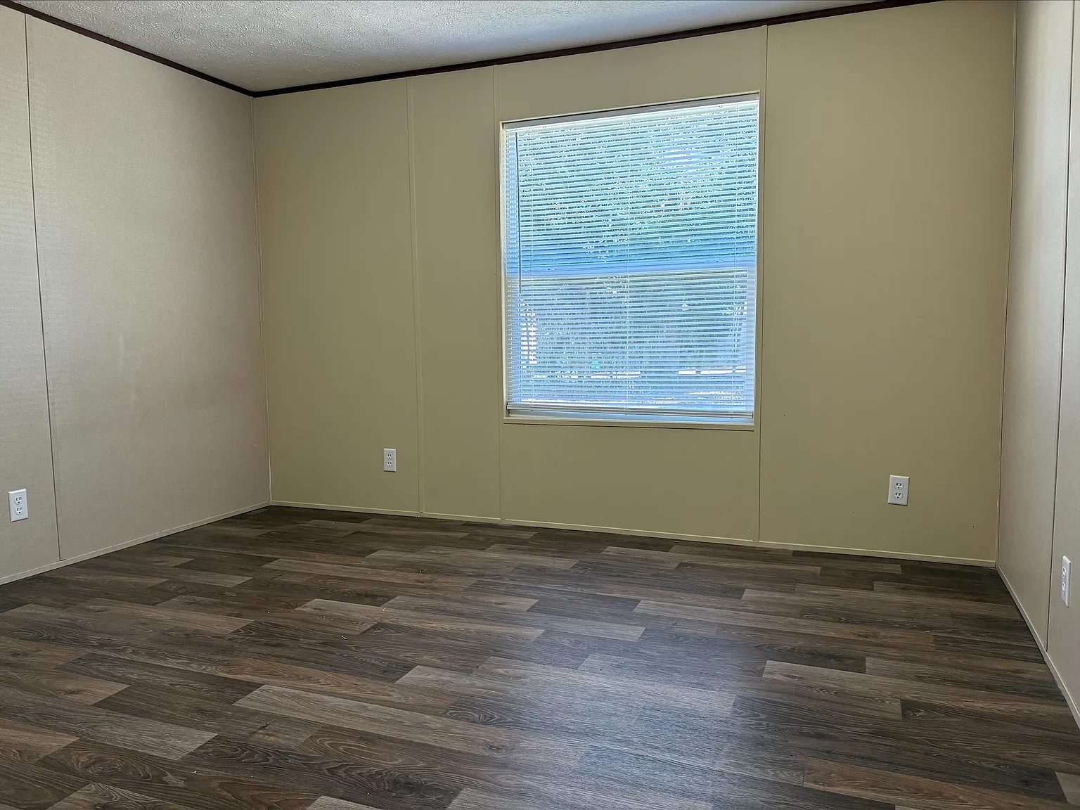 227 Laurel Ln — Photo 4