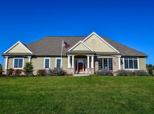 9550 Stonegate Rd, Cedarburg, WI 53012