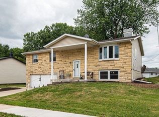 983 Richards Rd, Dubuque, IA 52003