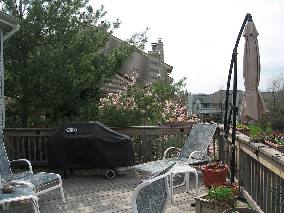 Large deck w/view