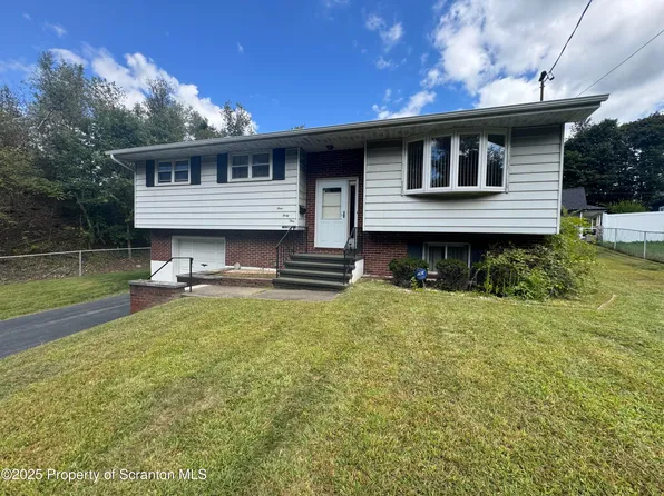 441 Pancoast St, Throop, PA 18512