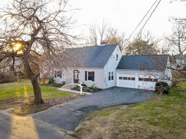 48 Fairview St, Agawam, MA 01001