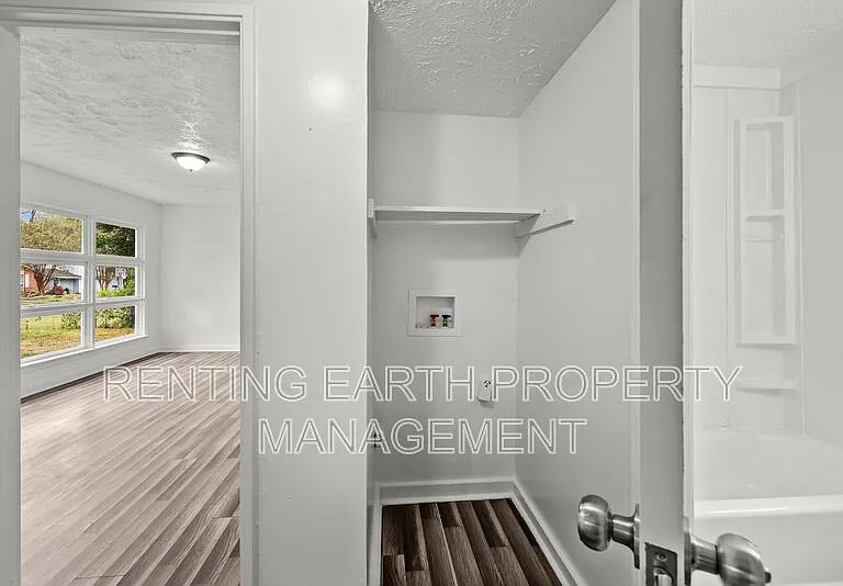 341 Chisholm St — Photo 6