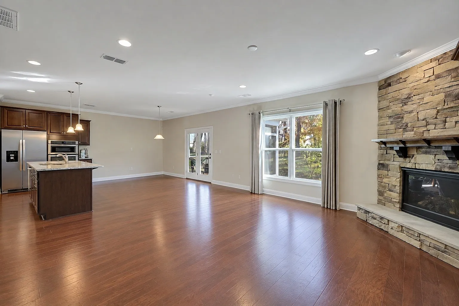 4 bed, 2939 sqft, $3,500 — Photo 3