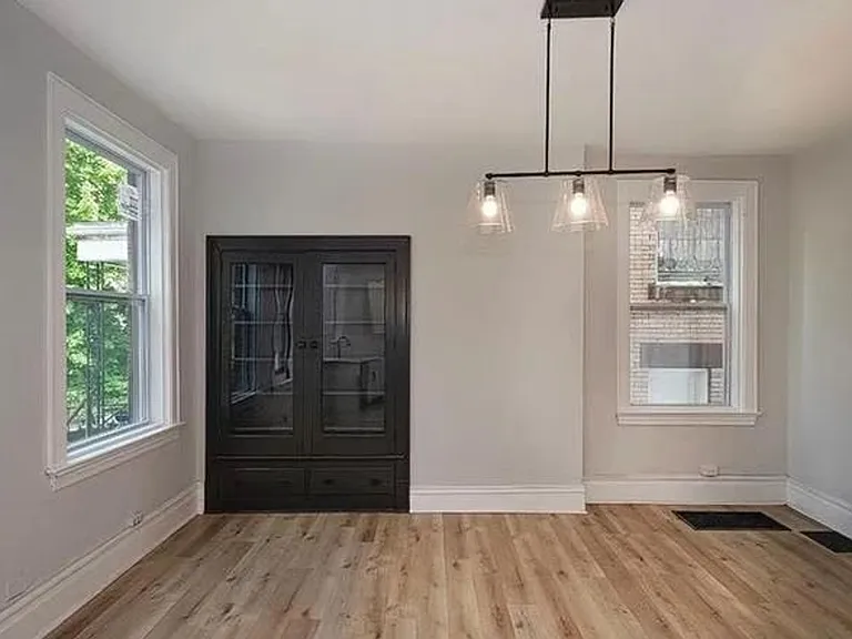 923 Adelaide St — Photo 15