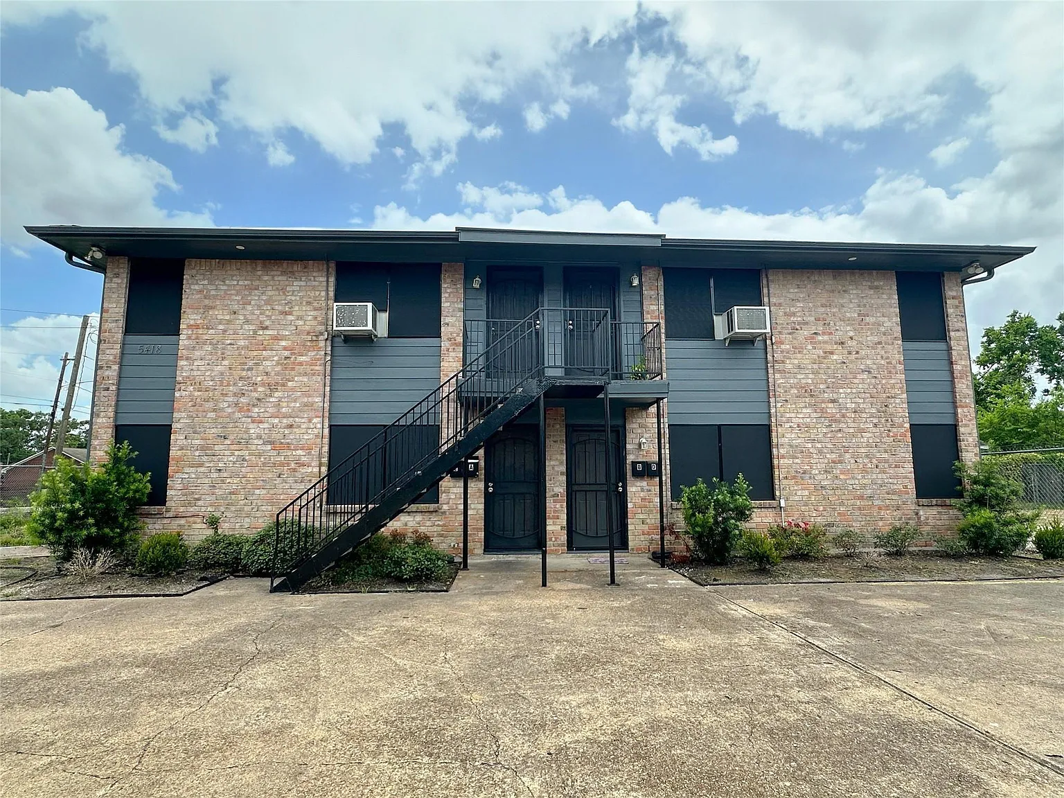 2 bed, 1.0 bath, $950 — Photo 1