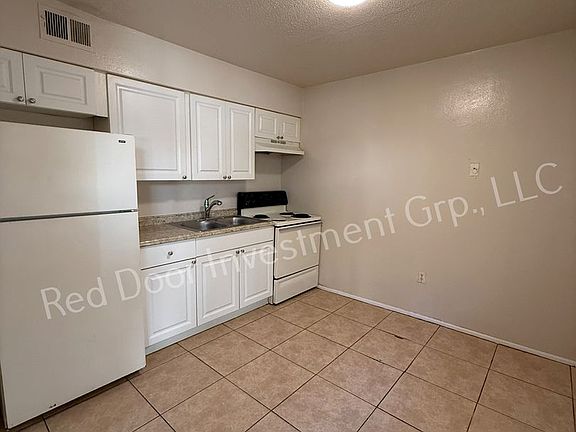4th image of 800 N Hastings St #9