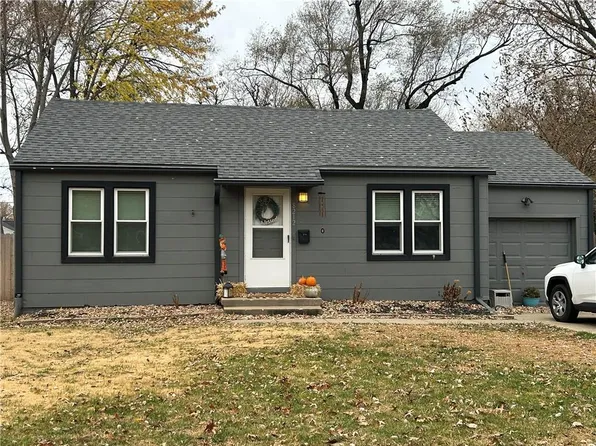 8212 Hemlock St, Overland Park, KS 66204
