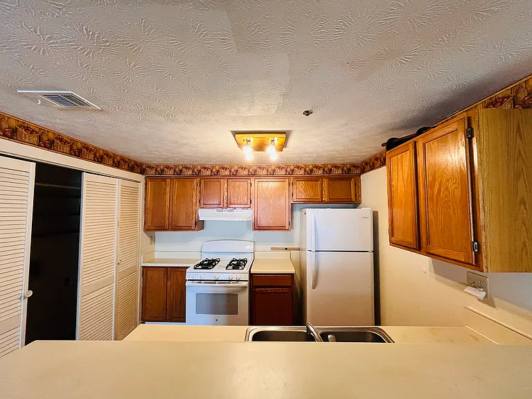 4245 Courtside Dr — Photo 13