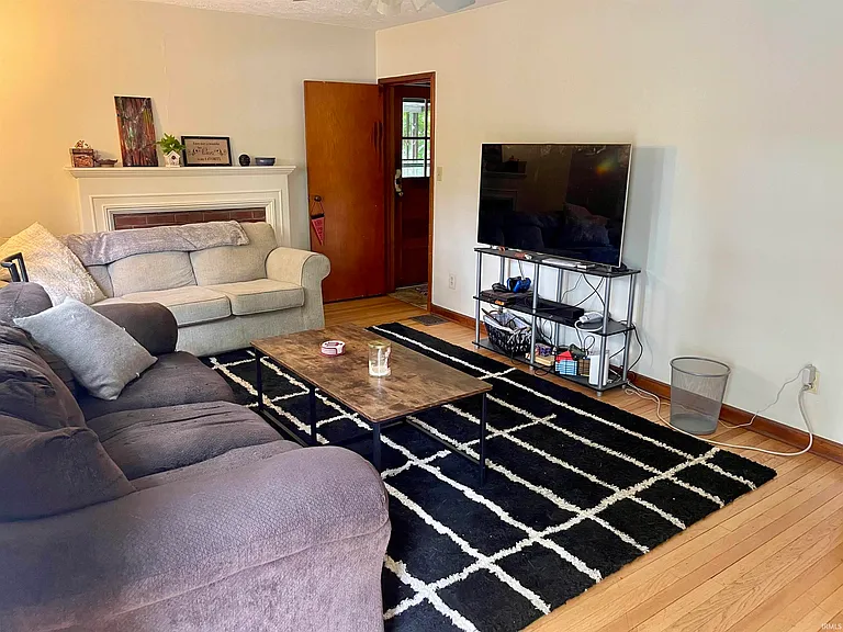 417 S Swain Ave — Photo 5